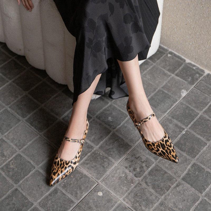 Heartthrob! European and American sexy leopard print wedge with pointed toe with Mary Jane shoes temperament high heels