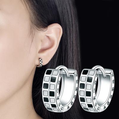 Personalisierte schwarz-weiße Schachbrett-Ohrringe, Romantische Schachbrett-Ohrringe für Damen, Leichter Luxus-Temperament, Süße und coole Stil-Ohrringe.