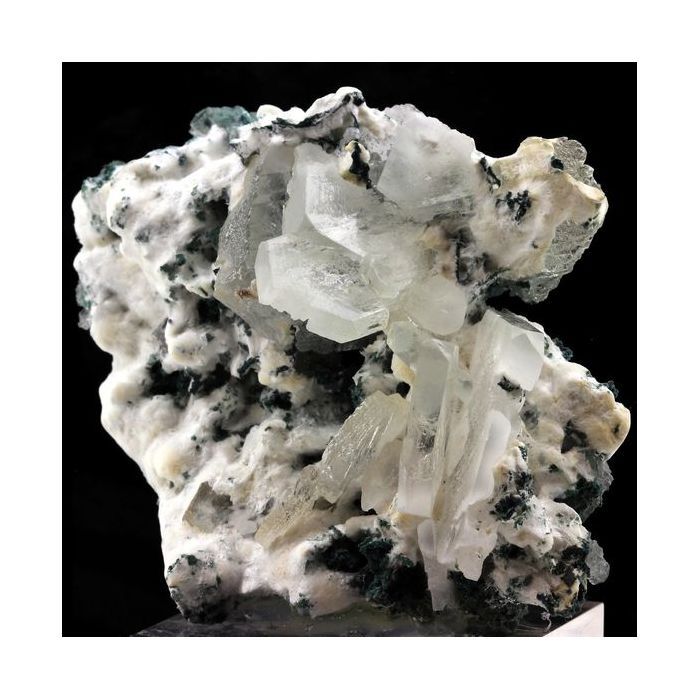 Pierres et Minéraux. Mordenite + Baryte. 545.5 ct. Jalgaon District, Maharashtra, Inde..