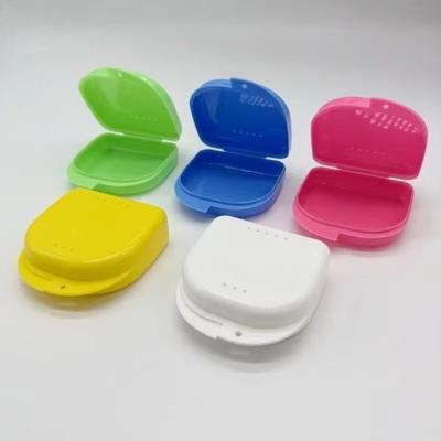 Instructores y casquillos dentales – Cajas y contenedores para cascos