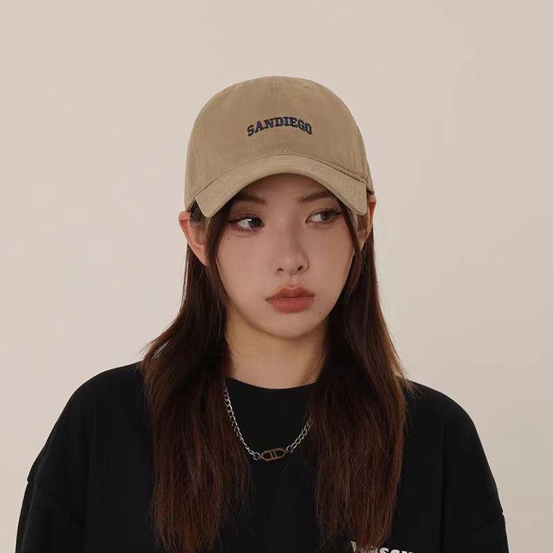 

Trendy English Embroidery Baseball Cap for Men & Women - Casual, Versatile, Soft Top Hat for a Smaller Face Look кавовий