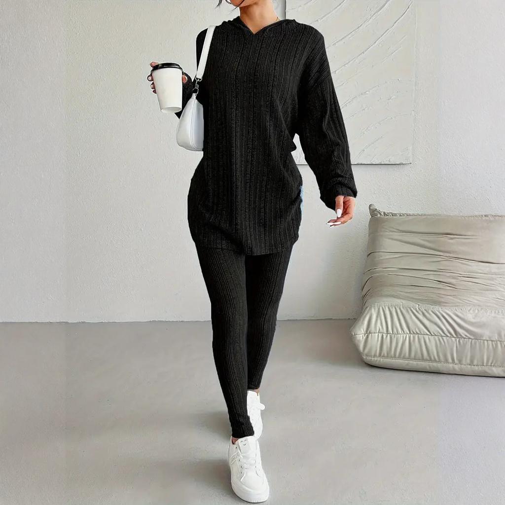 Modny damski dres sportowy z kapturem
