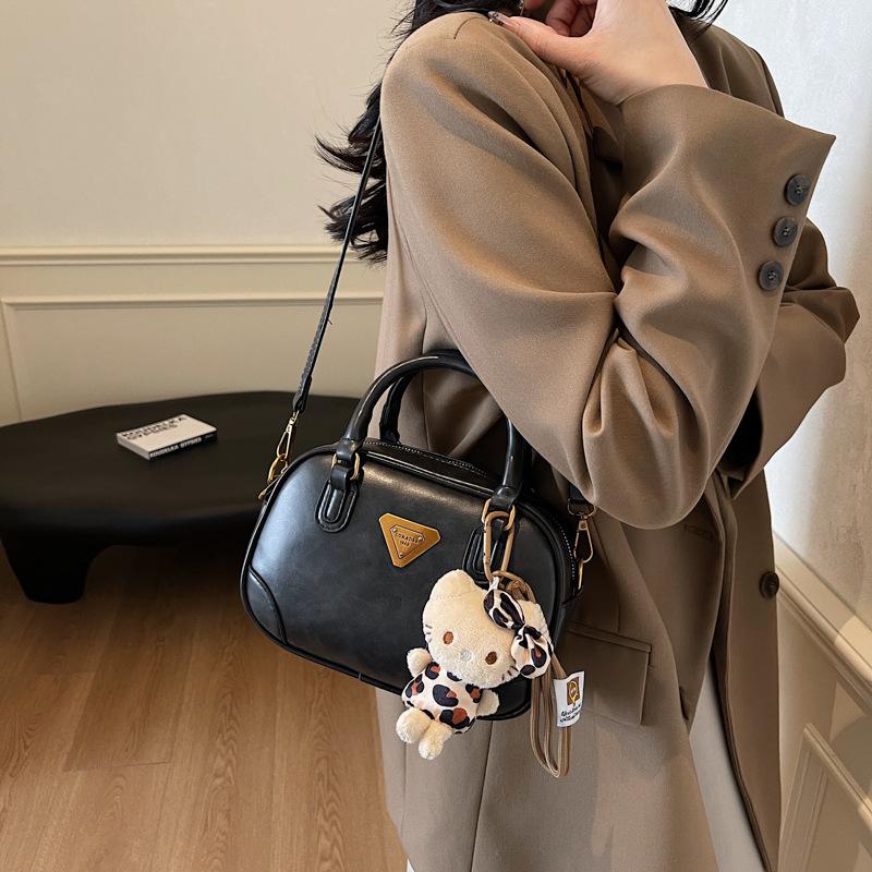 Retro Design Handbag 2025 New Niche Design Commuter Messenger Bag Matte Texture Shoulder Bag