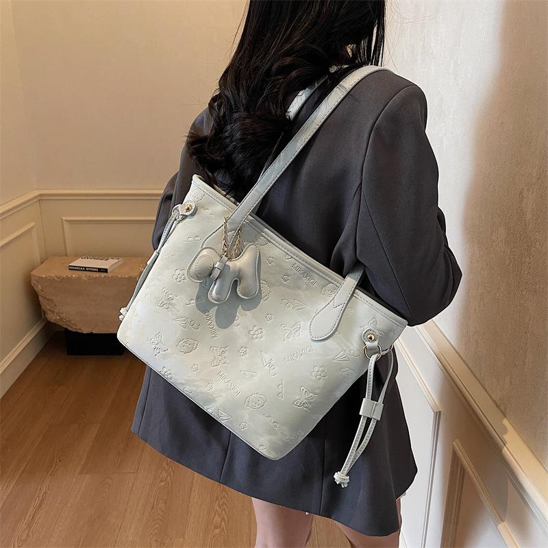 

Contrasting color large-capacity bag women s new spring and summer fashion versatile shoulder tote bag