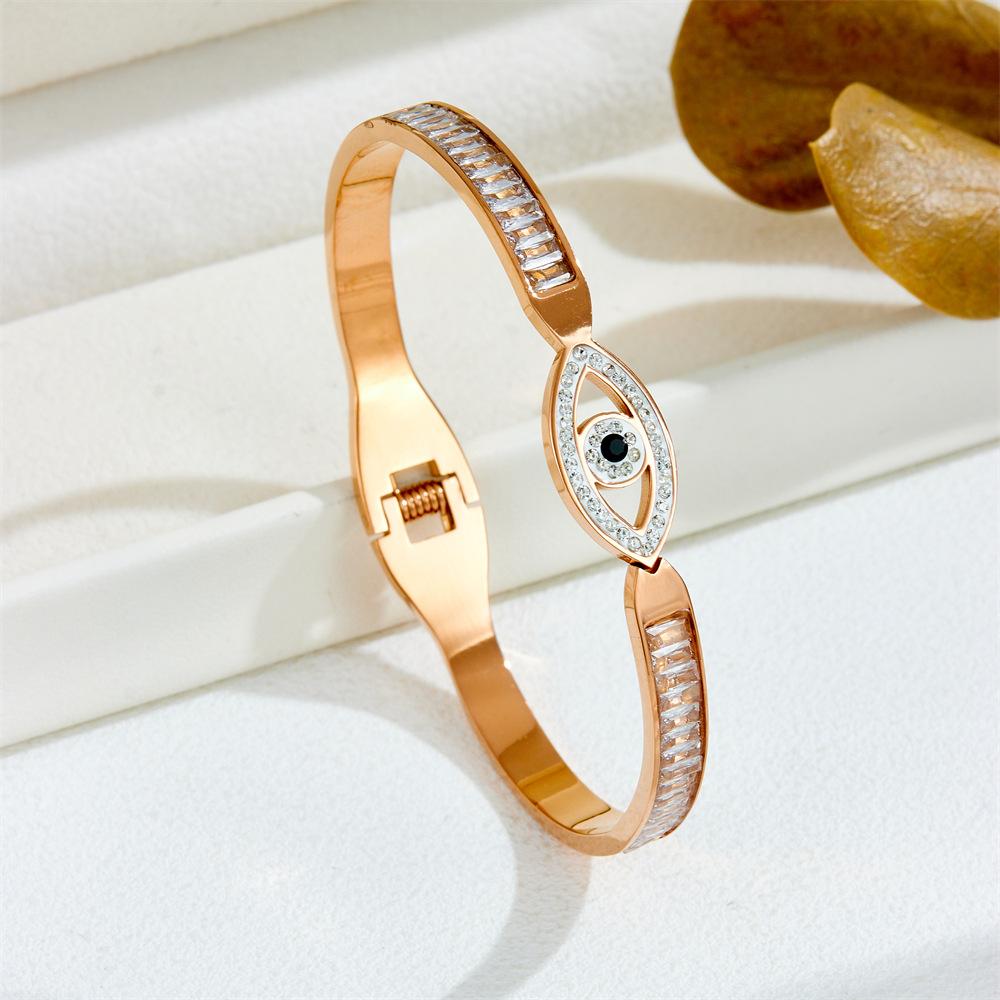 European and American Ins Style Retro Bracelet Light Luxury Versatile Bracelet Devil's Eye Women Fashion High-end Zircon 2026