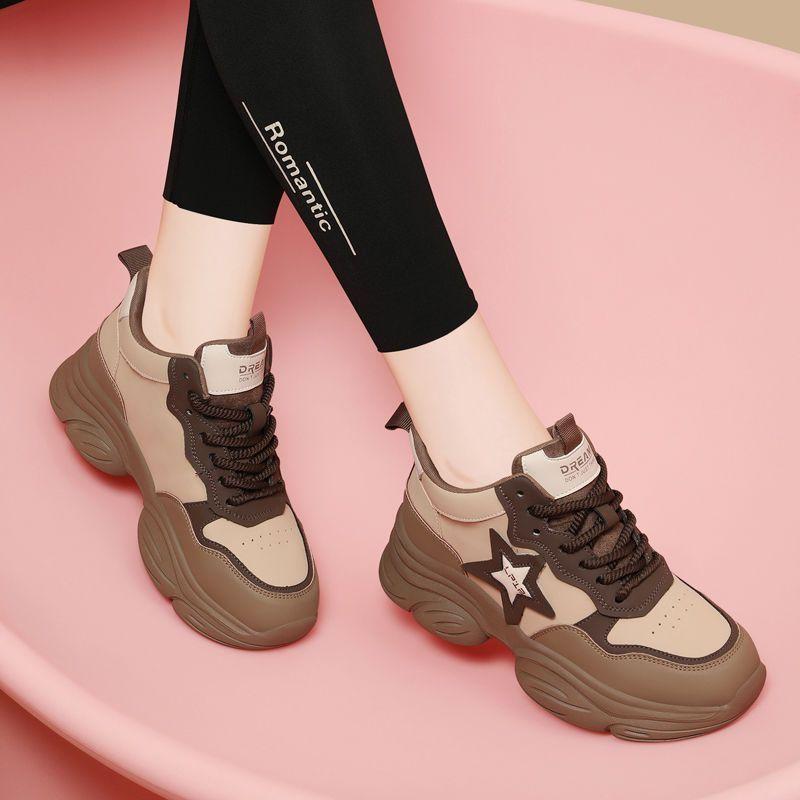 

2025 новые толстоподошвенные жареные уличные нескользящие кроссовки для папы женские весенне-осенние туфли панды показывают маленькие черные кроссовки 40