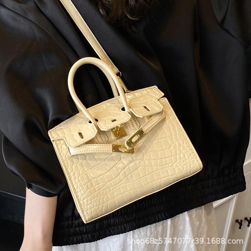 Holding a Crocodile Pattern Platinum Bag In Hand 2025 Summer New Korean Version of the Simple Casual Shoulder Bag High-end Crossbody Bag