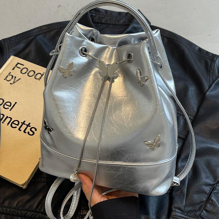 2025 Damen Silber Eimer Tasche: Roter Sommer-Schulterrucksack