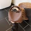 Today's popular portable bucket bag women's new fashion retro shoulder bag daily commuter messenger bag