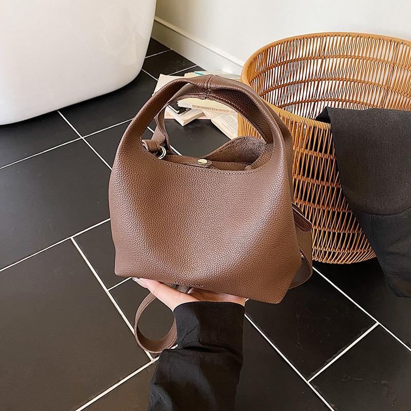 Today's popular portable bucket bag women's new fashion retro shoulder bag daily commuter messenger bag