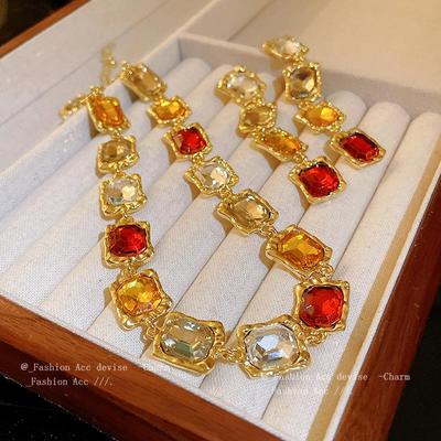 Luxuriöse quadratische Halskette mit Diamanten: Retro Chic Schlüsselbeinkette mit vielseitigem Stil