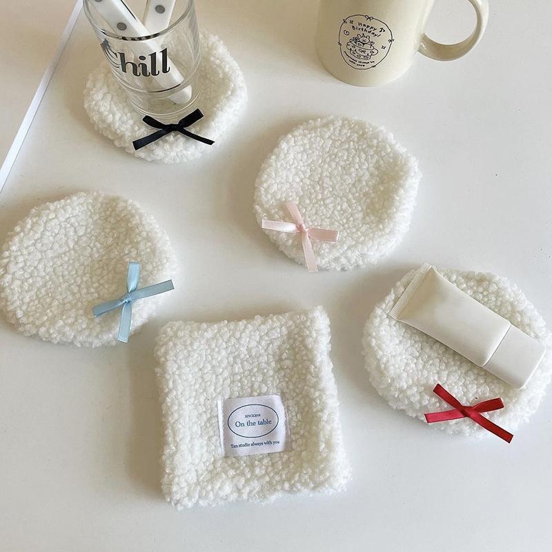 Untersetzer Einfacher Weißer Plüsch-Untersetzer Wärmeisolierpad Schreibtisch-Dekorationsmatte Schmuckschale für Getränke Schreibtisch Heimzubehör Geschenk