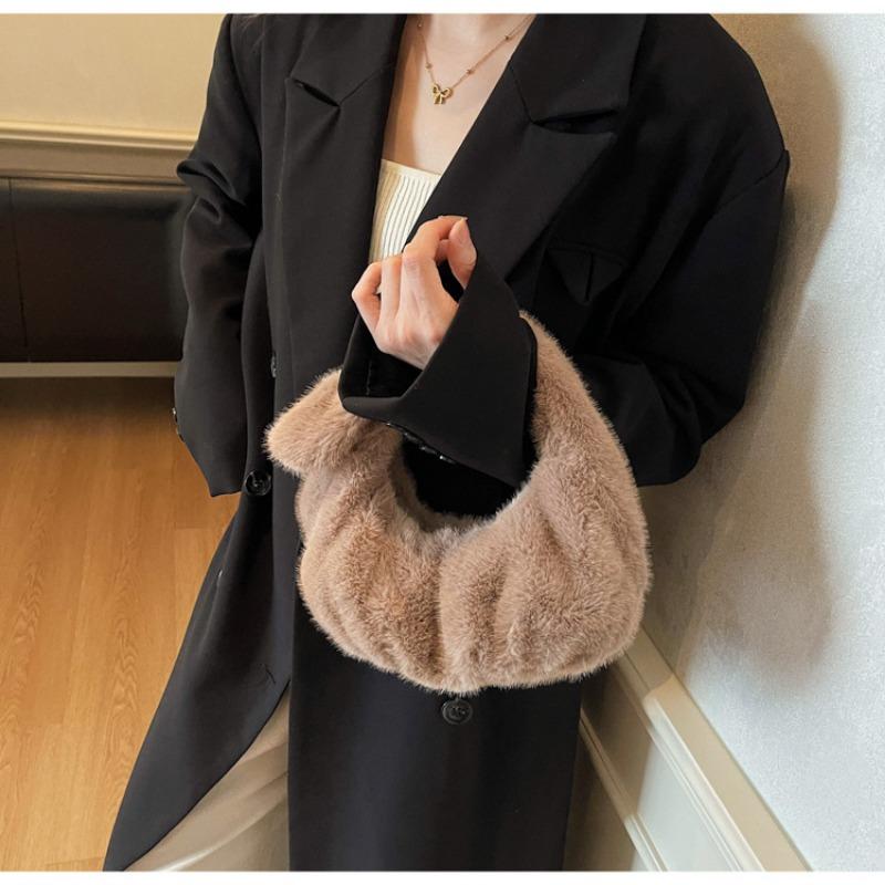 Autumn and Winter New Mao Mao Wrist Bag Fashionable and Versatile High-end Small Bag Plush Hand Bag