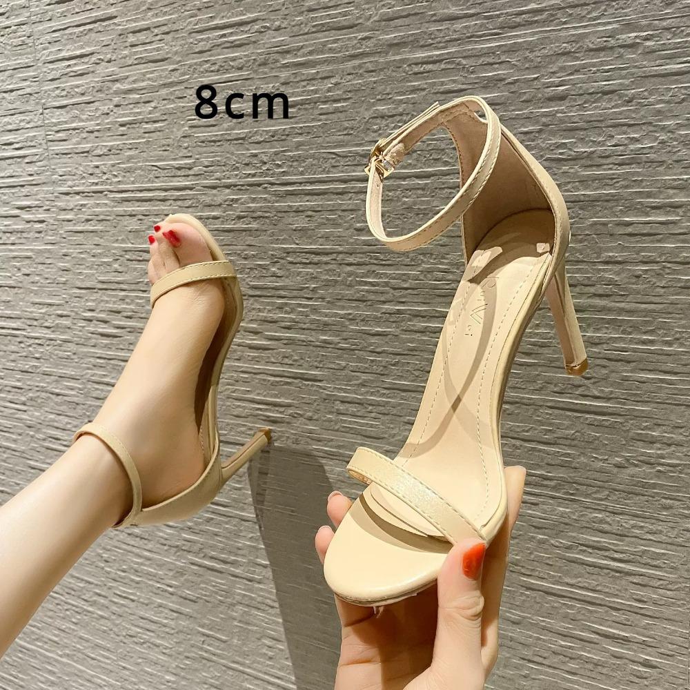 Женские сандалии с серебряным ремешком — фото 29