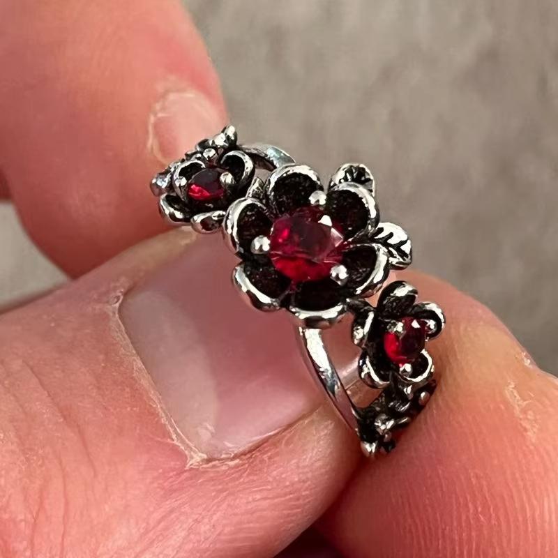 Женские кольца Huajie Красный циркон Инкрустация Ретро Серебро Цветок розы Элегантное Классическое Банкетное Новое кольцо для леди Модная волна 6