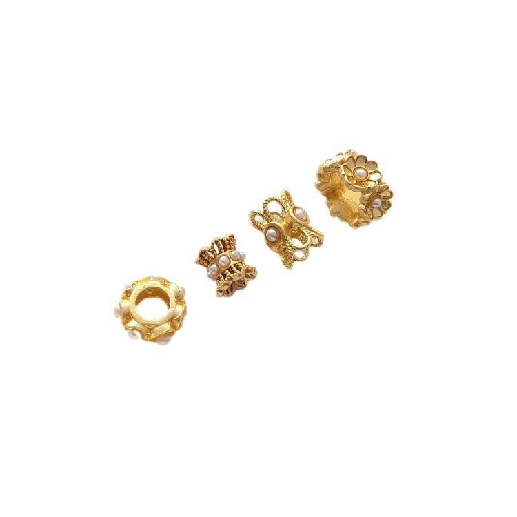 Color-preserving copper-plated matte gold flower-shaped spacer beads with imitation pearl inlay for DIY jewelry.