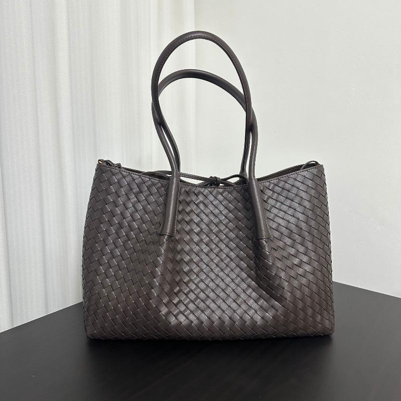 Spring and summer new woven portable shoulder portable tote bag large bag travel bag women's bag