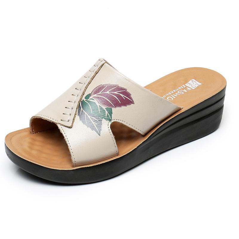 

New cowhide mother wedge slippers soft bottom printing middle-aged and elderly mother leather cool slippers 2025 direct sales 41 бежевий