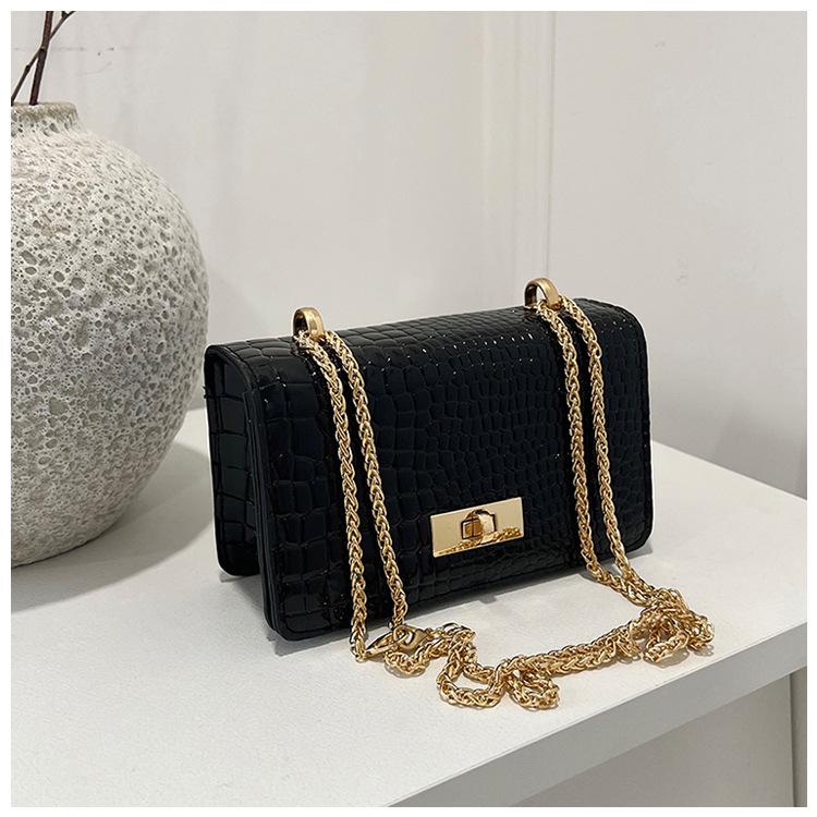 

Spring foreign style patent leather glossy chain 2025 new fashionable texture stone pattern casual single shoulder oblique span small square bag чорний