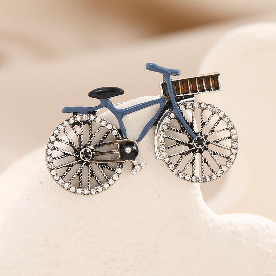 Nostalgic Retro Bicycle Brooch Set: Three-Piece Coat Pin Corsage Accessories