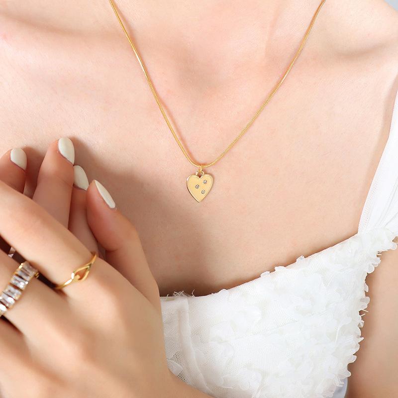 Korean Wind Titanium Steel Plated 18K Real Gold Detailed Snake Bone Chain Niche Design Inlaid Zircon Peach Heart Pendant Necklace
