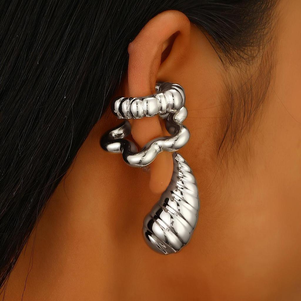 Chic European & American Oval Hollow Electroplated Ear Clip Earrings
