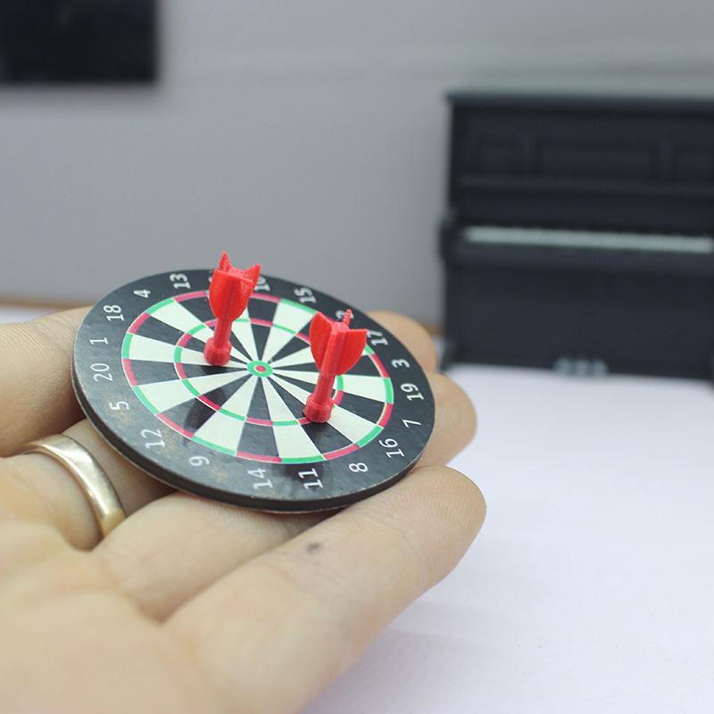 1Set Miniature Maison de Poupée Jeu de Fléchettes Fléchettes Set de Jeu Jouer Maison de Poupée Miniatures Accessoires Décoration Maison Jouet Faire Semblant