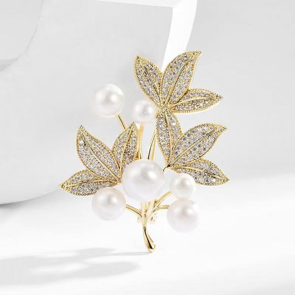 Imitation Pearl Brooch Pin for Women Elegant Leaf Design Suit Lapel Pin Multipurpose Decorative Clothing Accessory