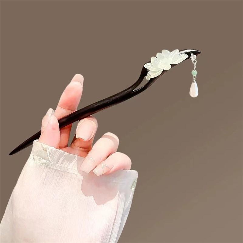 New Chinese Style Crystal Lotus Tassel Hairpin Elegant Ancient Step Shake Hair Stick Hanfu Updo Elegant Women Retro Hair Ornaments