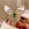 Nové brože Shell Rhinestone Butterfly pro ženy Špendlíky do klopy Elegantní společenské oblečení Oblek Malé doplňky Dárek