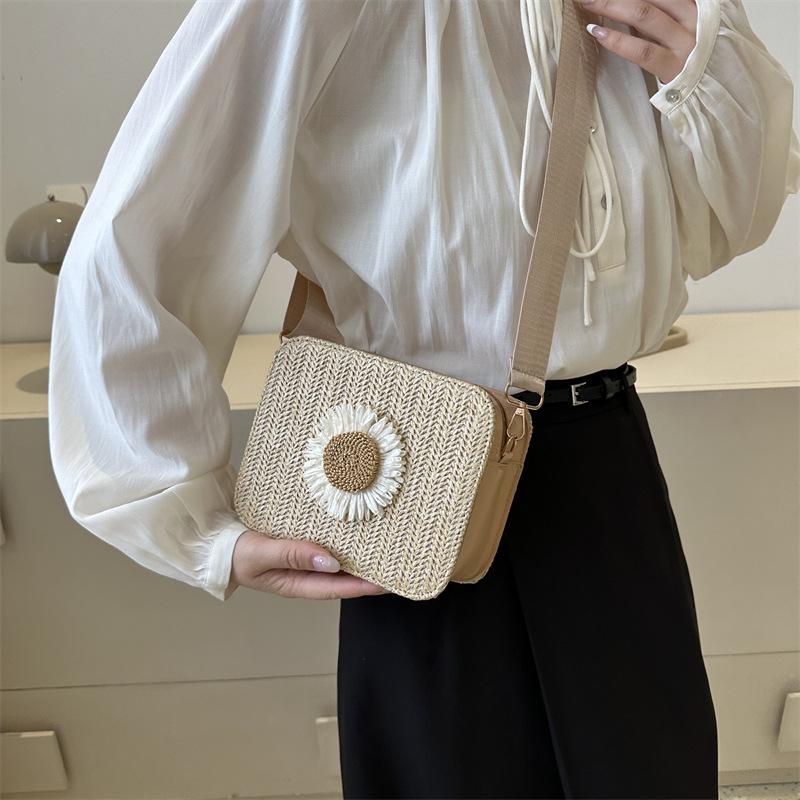 Straw-woven Flower Vacation Bag New Style Beach Fashion Crossbody Bag Small Fresh and Fashionable Bag
