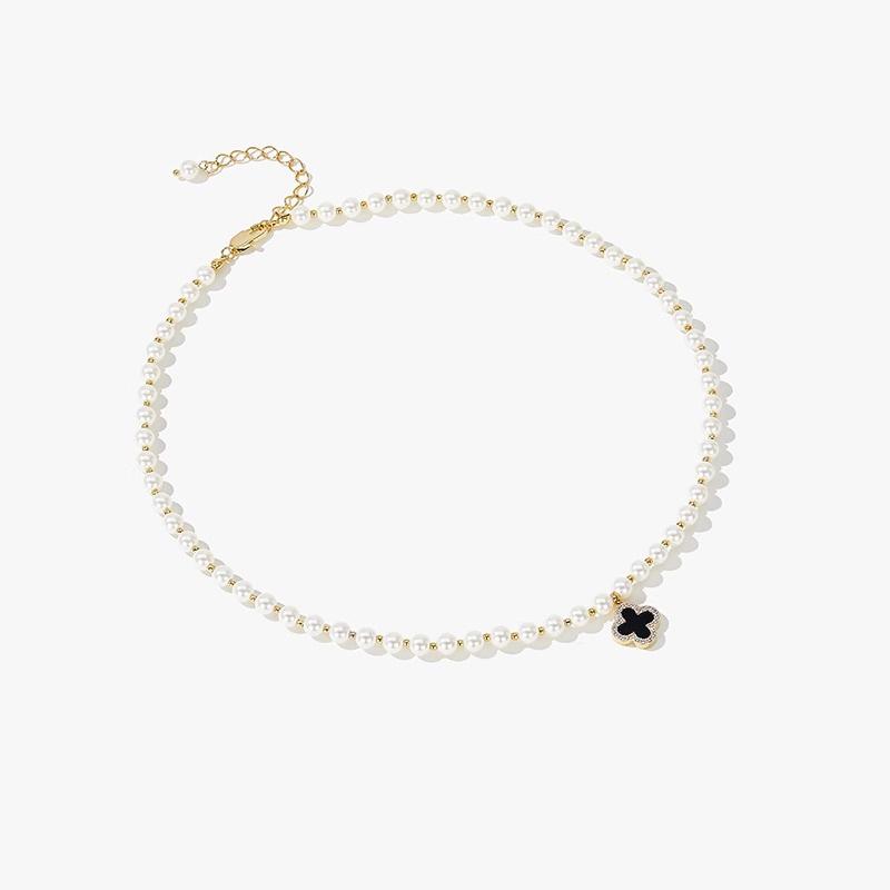 2026 Four-Leaf Clover Pearl Necklace: Stylish, High-End Pendant Clavicle Chain for Women