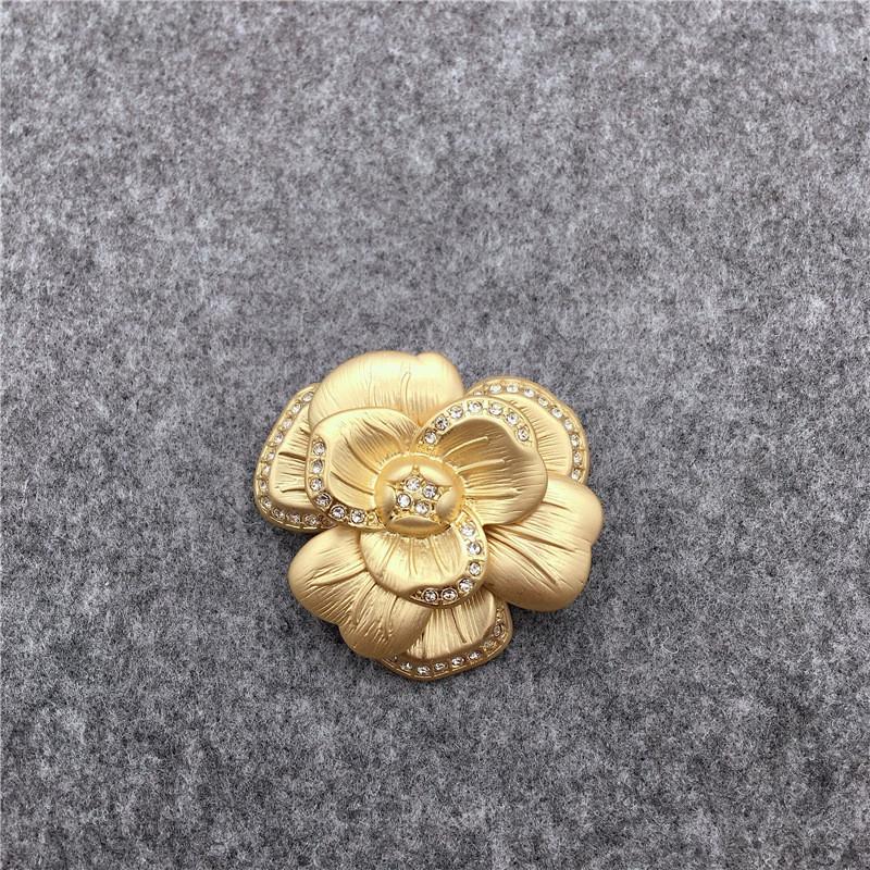 Vintage Animal Metal Brooch With Artificial Gemstone Ideal For Women And Kids Gift