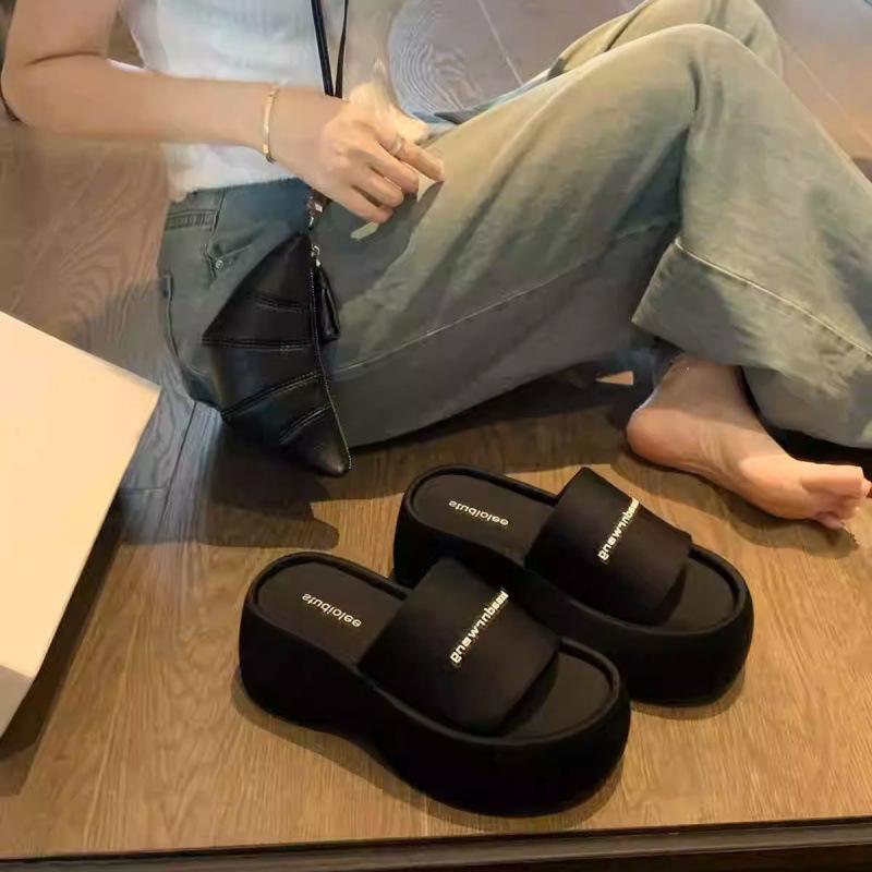 

Comfortable round head king letter thin word summer thick-soled slippers female summer 40 чорний