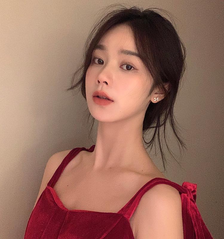 

Клипсы-гвоздики с жемчугом: Трендовые серьги 2024 года для женщин, без прокола, стиль хай-энд