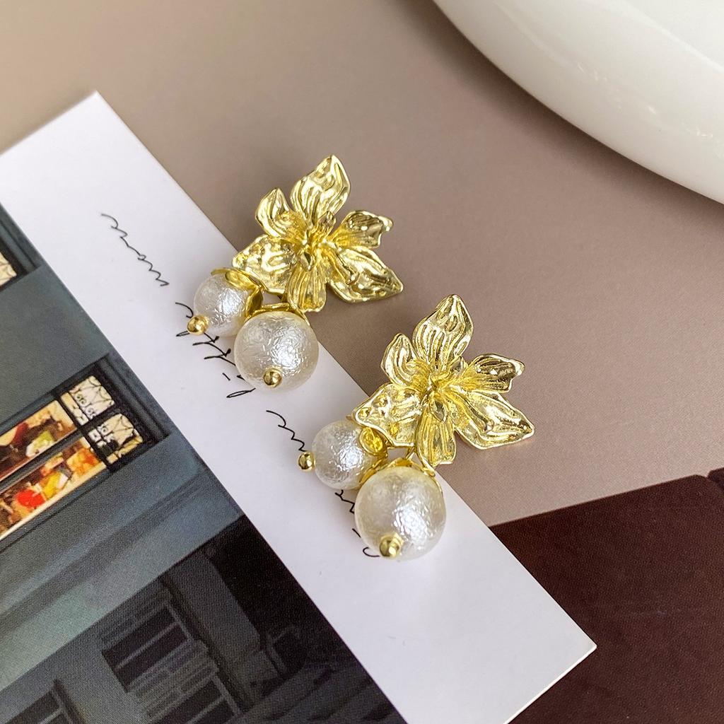 French Small Flower Pearl Ball Earrings Retro Niche Gold Earrings Front And Rear Light Luxury Simple Earrings Women