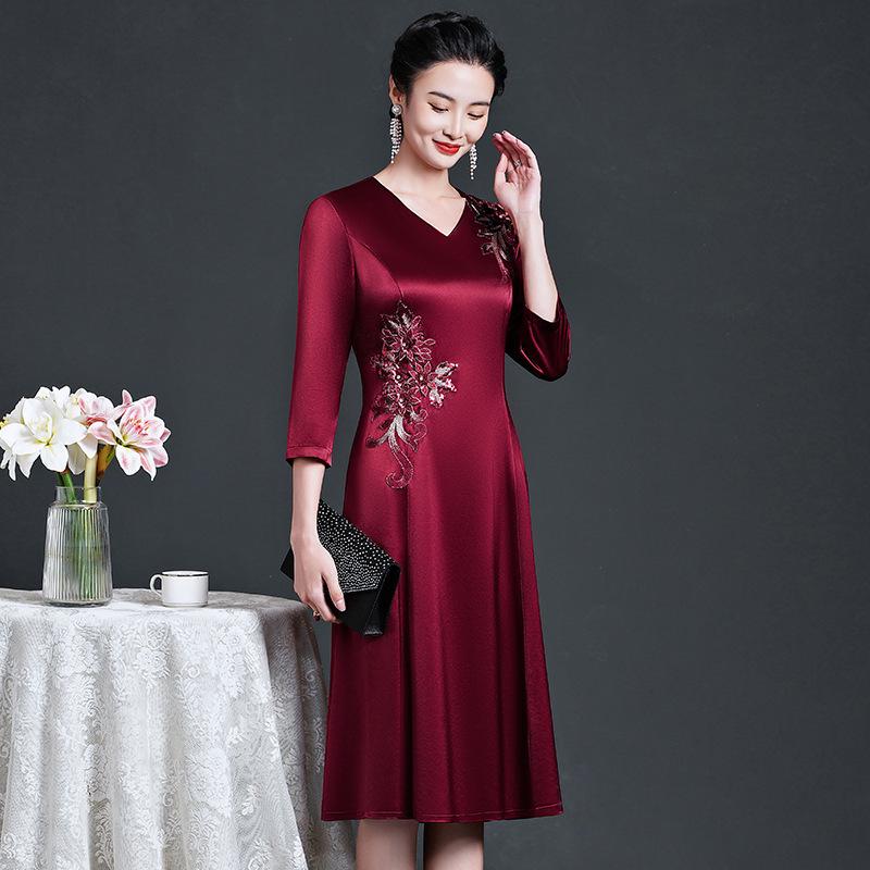 2025 Autumn Elegant Acetate Gown for Mother-in-Law: Stylish, Large-Hemmed Evening Dress