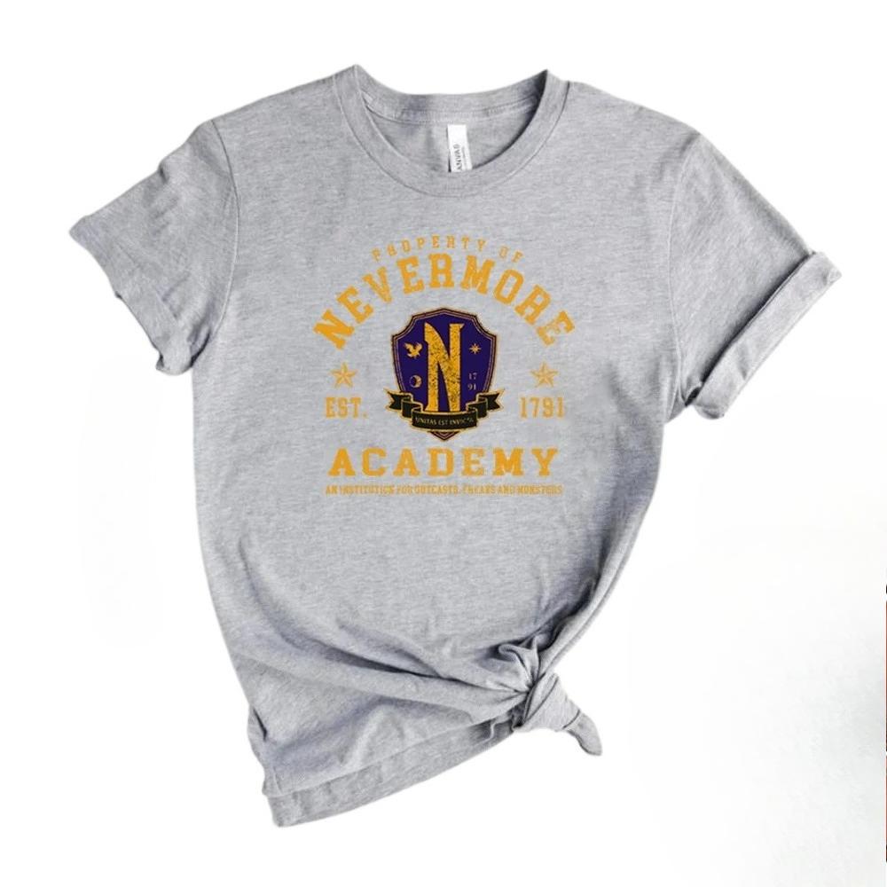 Tričko Nevermore Academy Tričko Wednesday Addams Nevermore Založeno 1791 Trička inspirovaná Rodinou Addamsových Cool trička z TV seriálů Hipsterská trička