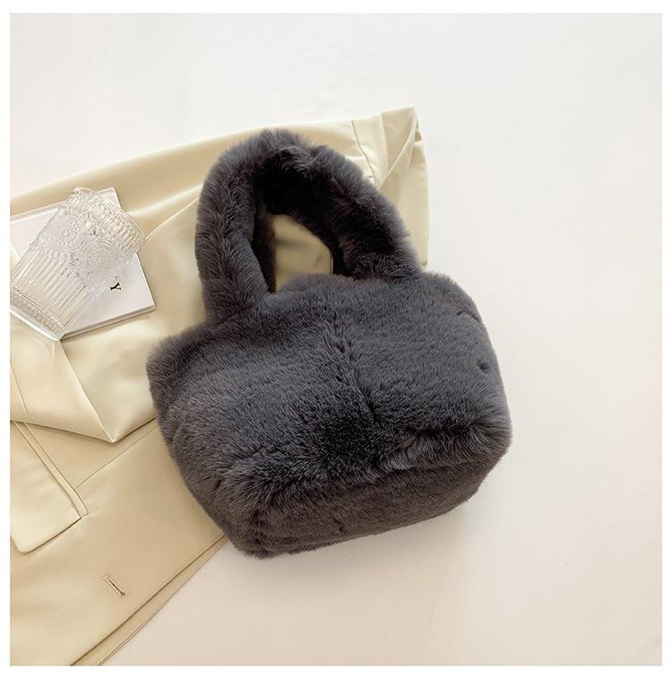 Korean Version of Foreign Style Small Bag Women 2025 New Cute Plush Bucket Bag Autumn and Winter Fashion Bucket Bag Commuter Bag