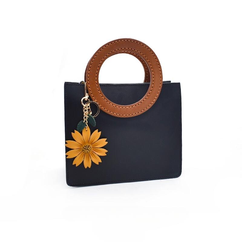 Leather Daisies~ Nordic Ins Flower Three-dimensional Bag Pendant Cowhide Pendant Car Keychain Handbook Bookmark