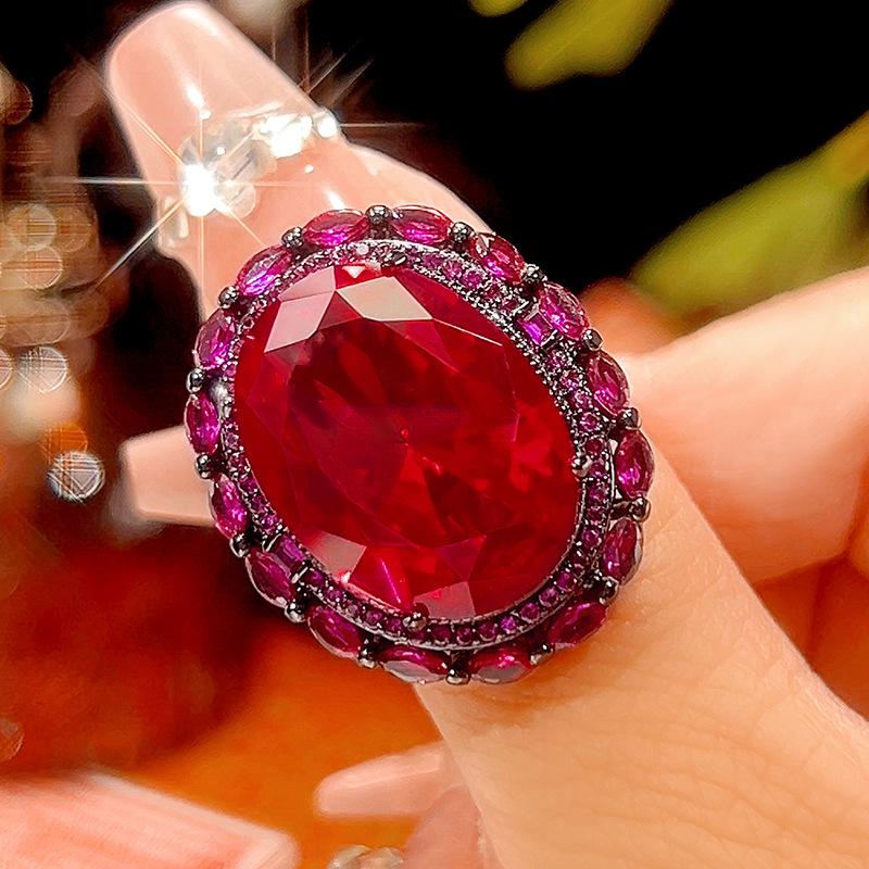 

Осенне-зимние украшения Медное основание Золотое покрытие Имитация красного корунда Черное золото Ретро темперамент Набор 15 * 20