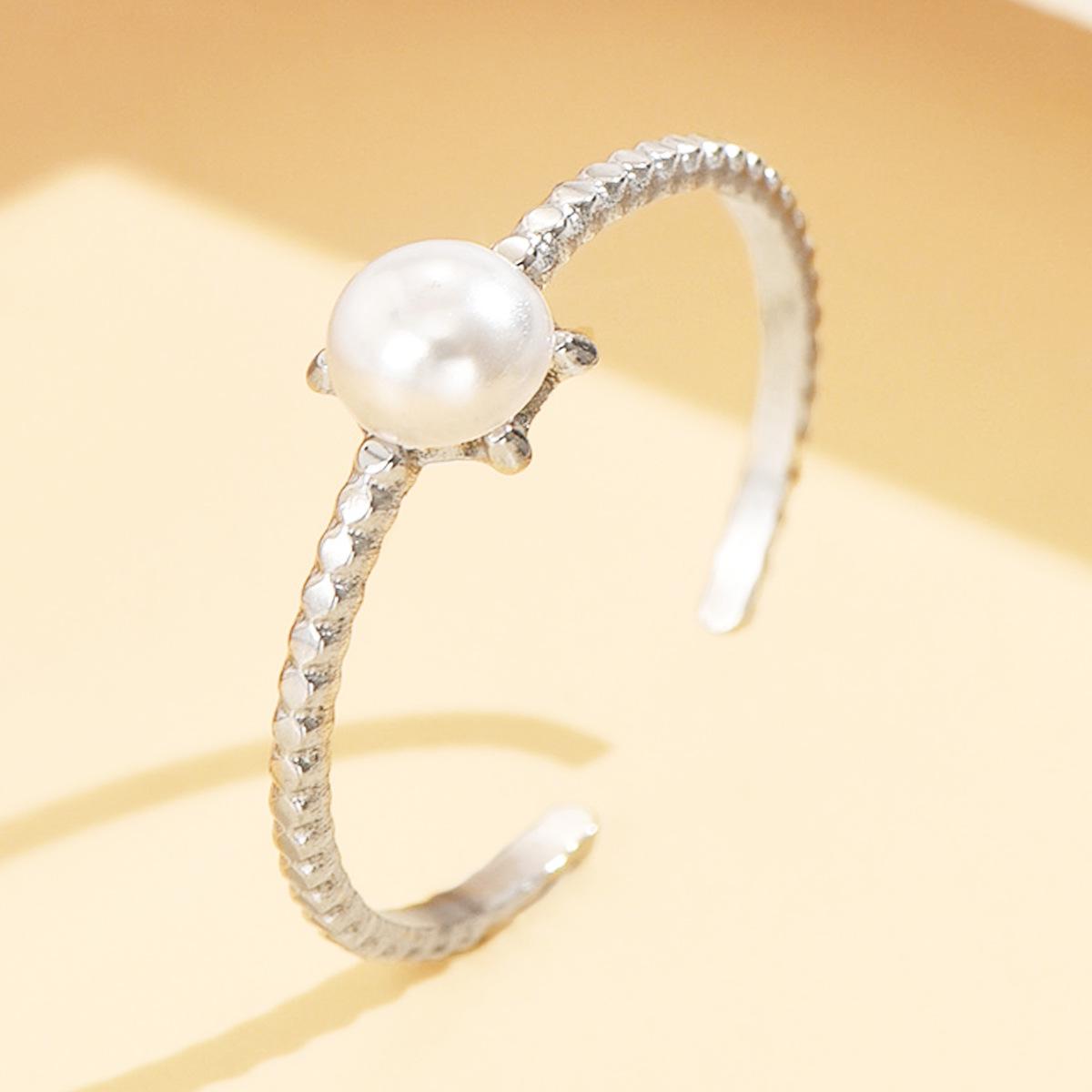 Women s Versatile Chic Twist Four-Claw Faux Pearl Geometric Stainless Steel Ring
