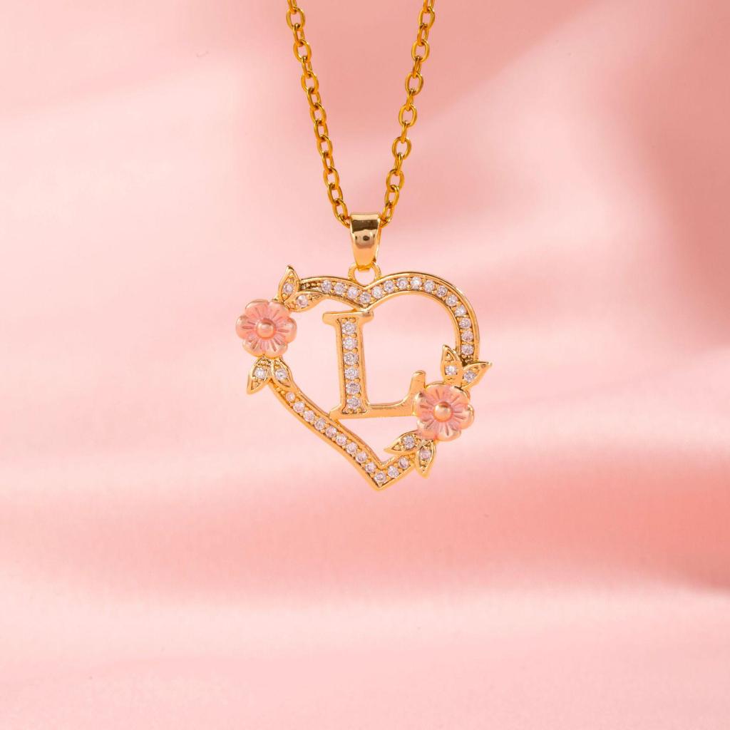 Trendy Luxury Heart and Flower Pendant Necklace for Women
