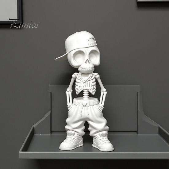 Figurina Teschio Decorativa Stile Street Hip-Hop Scheletro, Statuetta Teschio con Cappellino da Baseball Stampata 3D, Decorazione da Ufficio Scultura Cool per Scrivania di Casa
