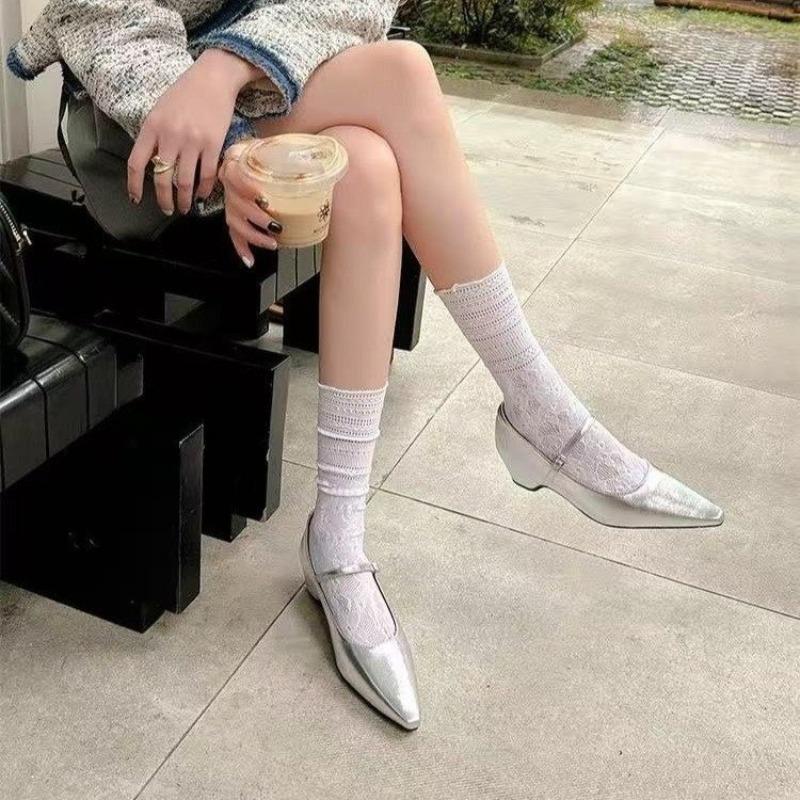Chaussures pour Femmes Rétro Printemps et Automne Nouvelle Mode Polyvalentes Bout Pointu Ouverture Peu Profonde Une Sangle Tempérament Chaussures à Petit Talon
