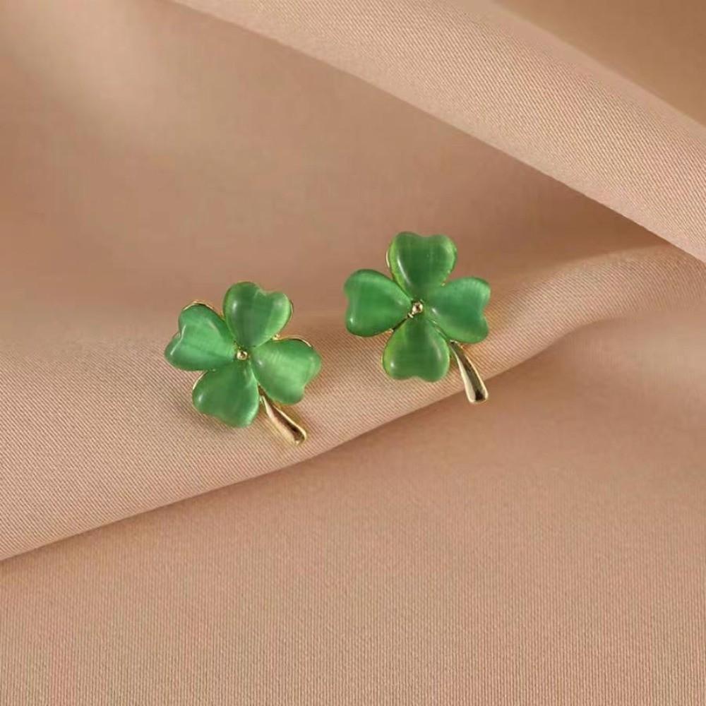 Cute Four-leaf Clover Earrings Simple Friendship Earrings Exquisite Cat's Eye Stone Ear Stud  Women