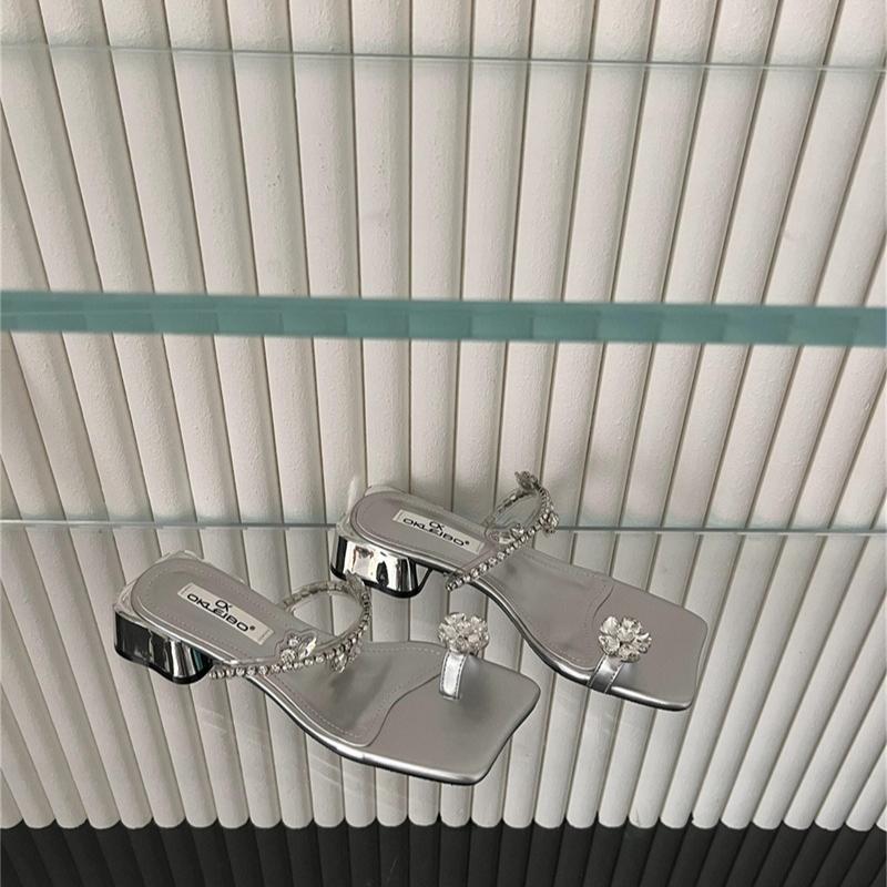 Fashion Women Slippers Luxury Crystal Low Heels Slipper Summer Open Toe Pinch Toe Sandal Designer Women Flip Flops Banquet Slids