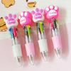 2 Stück Kugelschreiber Tragbar 4 Farben in Einem Stift Glattes Schreiben mit Niedlicher Cartoon-Puppe Oben Mehrfarbiger Stift für Persönlichen Gebrauch