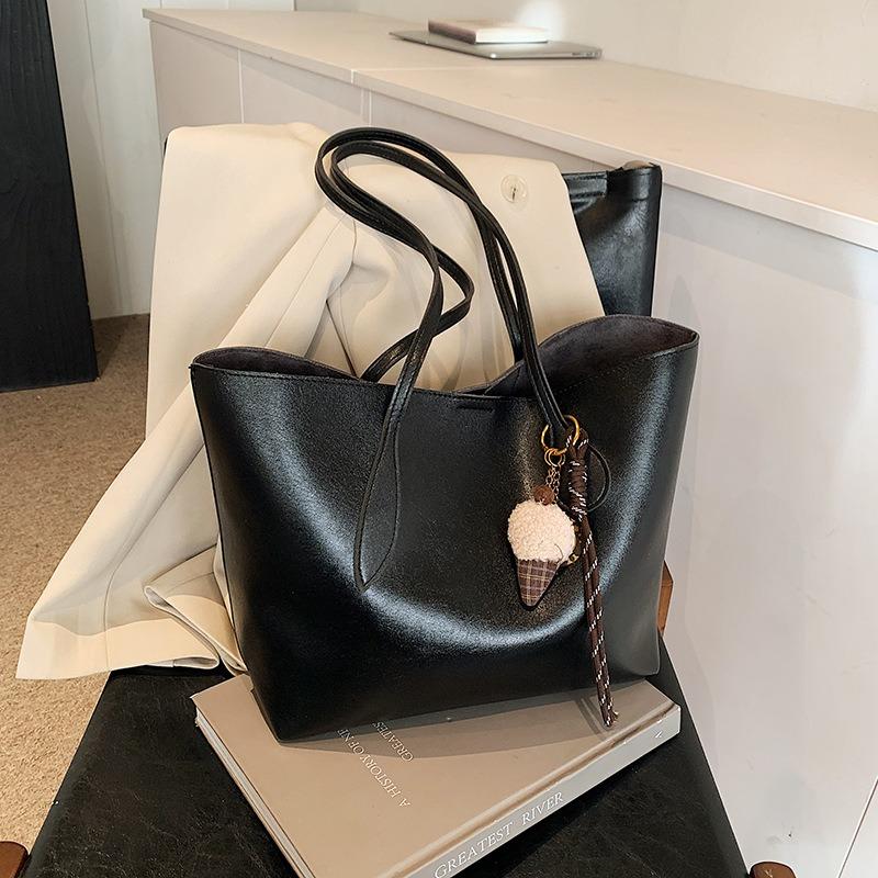 Fashion and Leisure Large-capacity Tote Bag Women's Winter New Shoulder Bag Commuter Armpit Bag