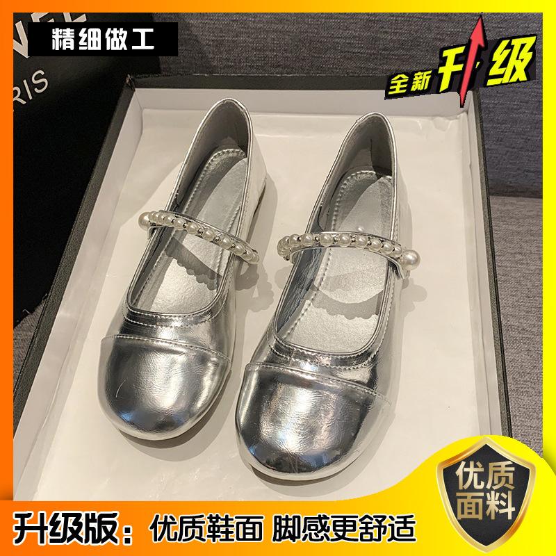 

Серебристый жемчуг Мэри Джейн Маленькие кожаные туфли Женские 2025 Лето Новые Универсальные С мелким вырезом На плоской подошве С юбкой 35